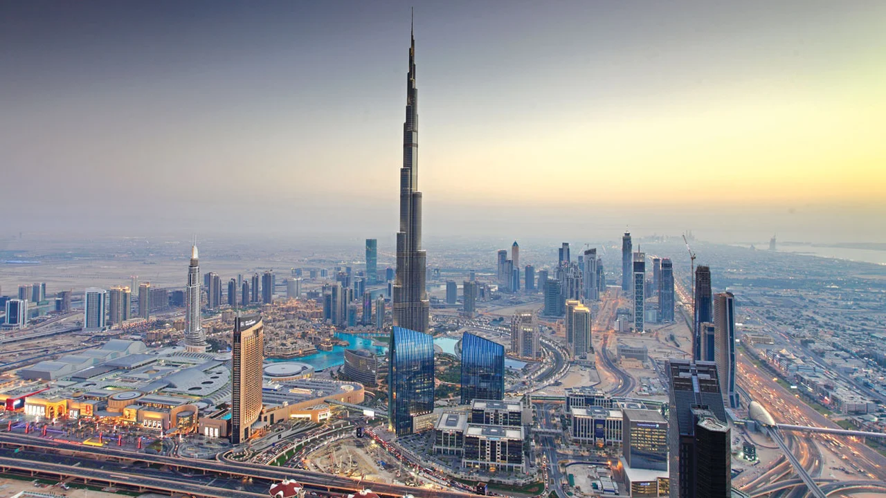 حمدان بن محمد يعتمد تسهيلات بقيمة مليار درهم لدعم القطاع الاقتصادي بدبي